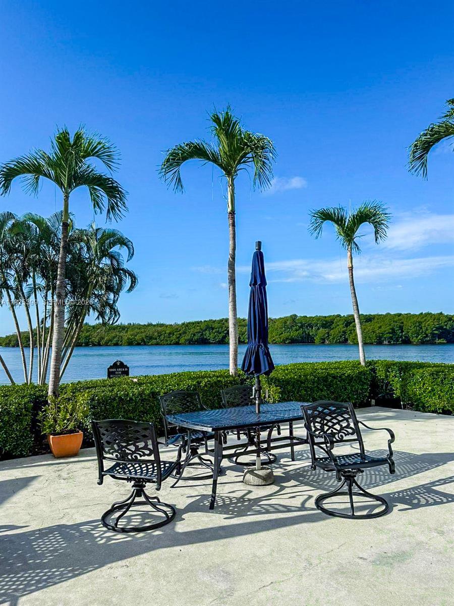 image Arlen House Condo16