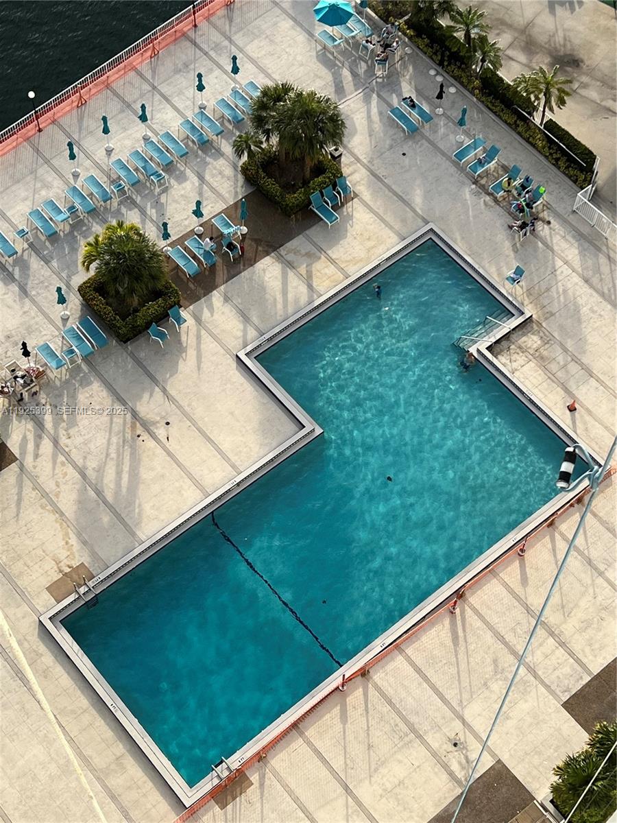 300 SE Bayview Dr #2114 Sunny Isles Beach, FL 33160