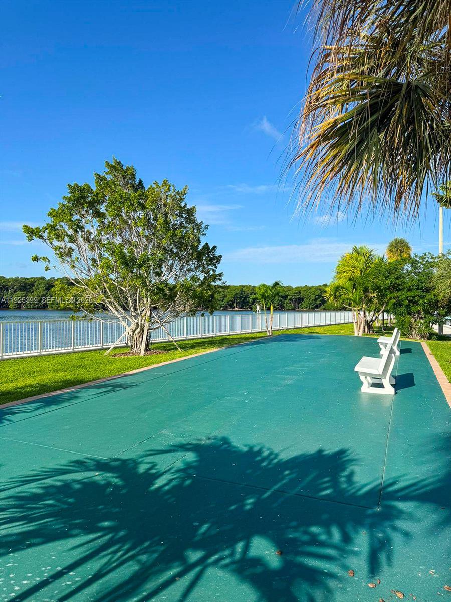 image Arlen House Condo19