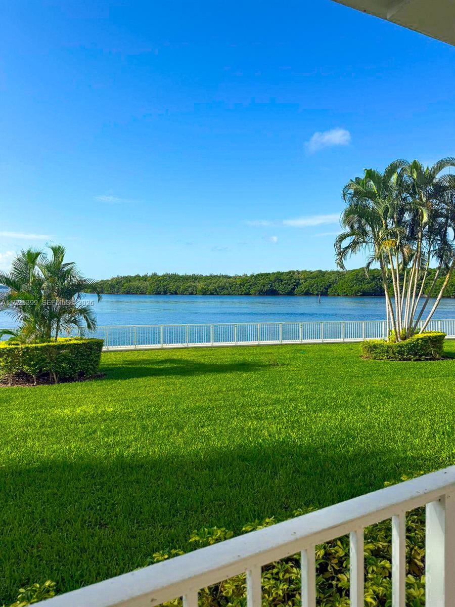 image Arlen House Condo21