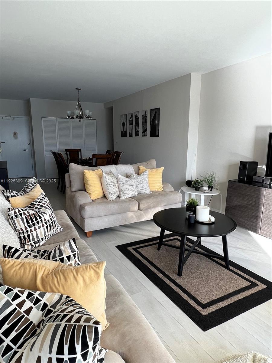 300 SE Bayview Dr #2114 Sunny Isles Beach, FL 33160