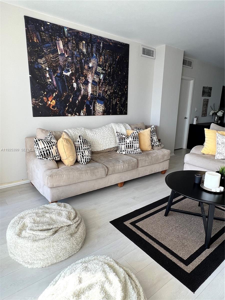 300 SE Bayview Dr #2114 Sunny Isles Beach, FL 33160