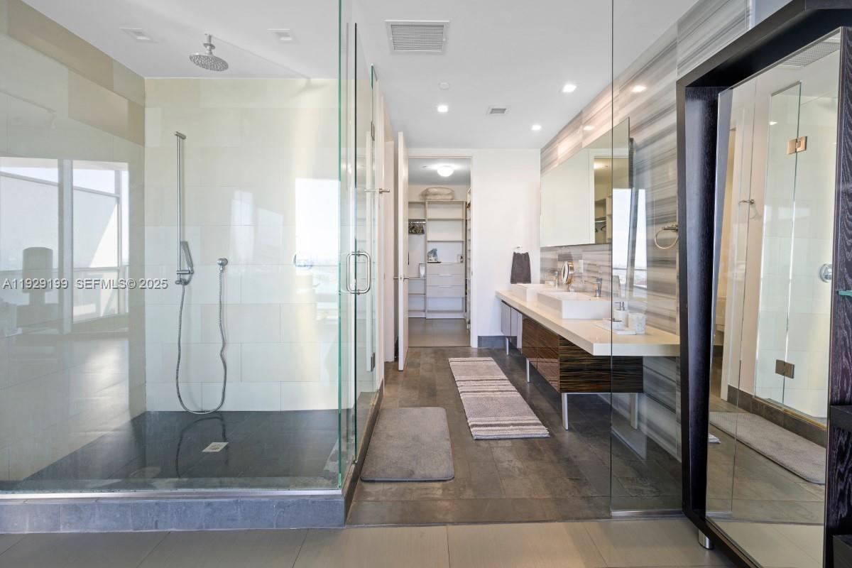 1100 Biscayne Blvd #3104 Miami, FL 33132