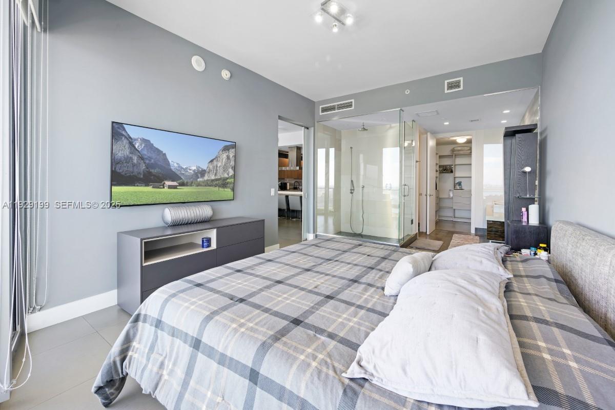 1100 Biscayne Blvd #3104 Miami, FL 33132