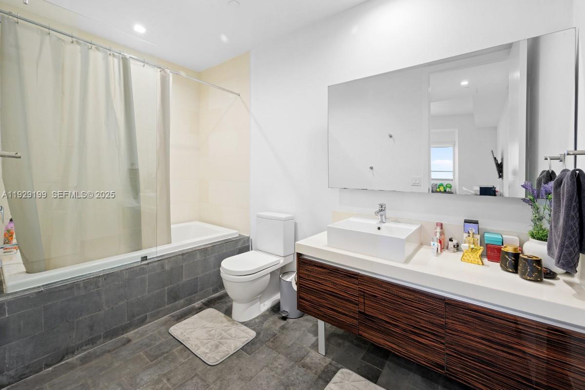 1100 Biscayne Blvd #3104 Miami, FL 33132