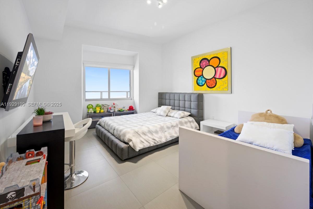 1100 Biscayne Blvd #3104 Miami, FL 33132