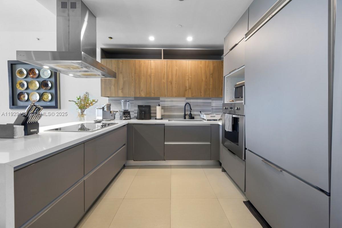 1100 Biscayne Blvd #3104 Miami, FL 33132