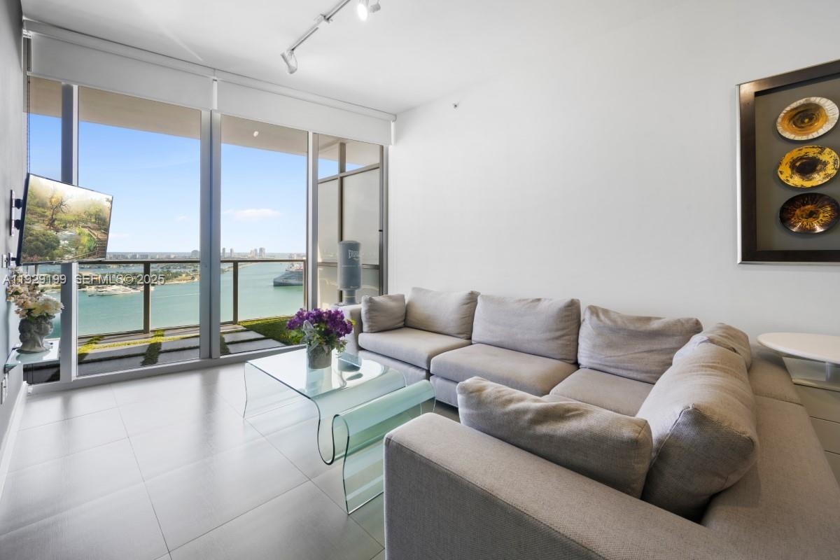 1100 Biscayne Blvd #3104 Miami, FL 33132