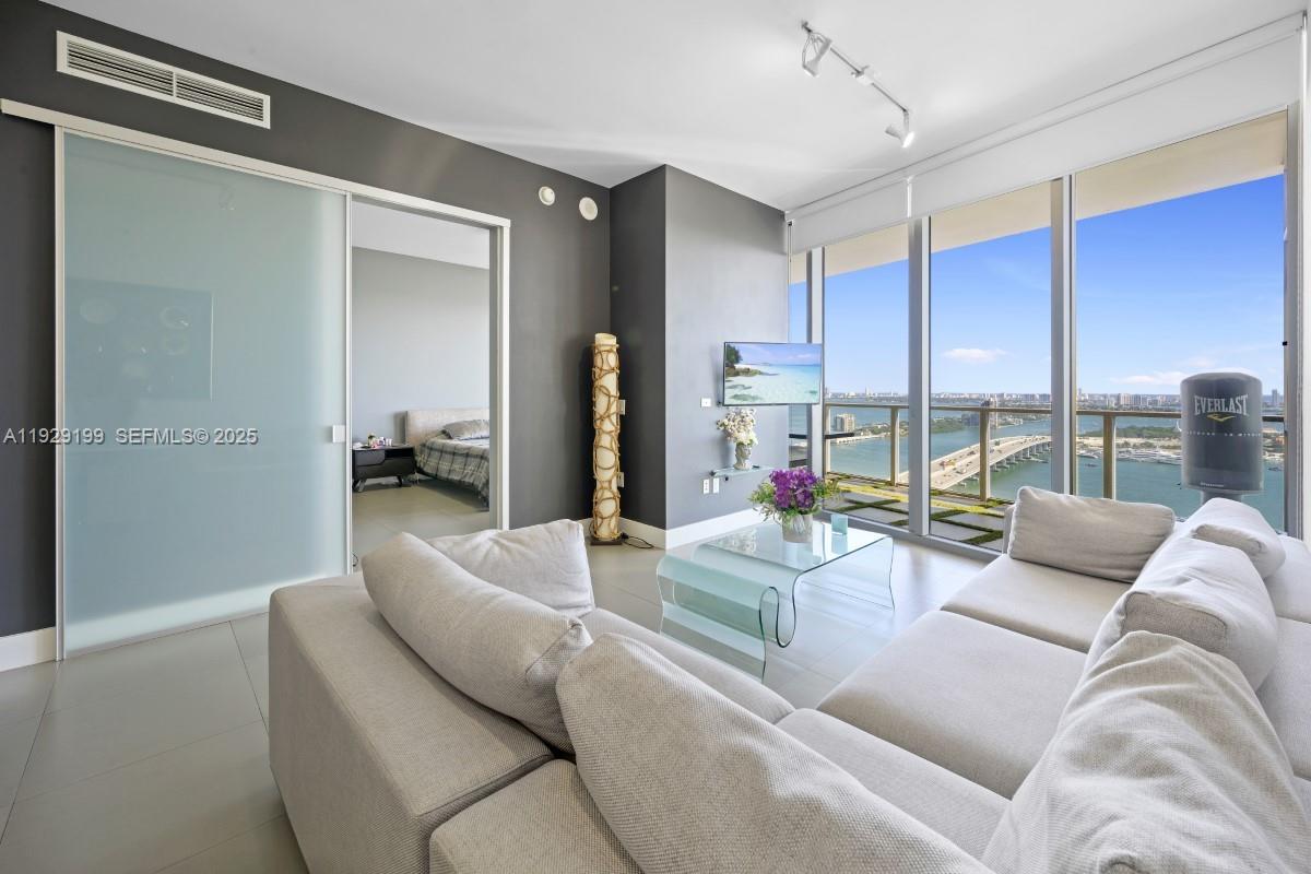 1100 Biscayne Blvd #3104 Miami, FL 33132