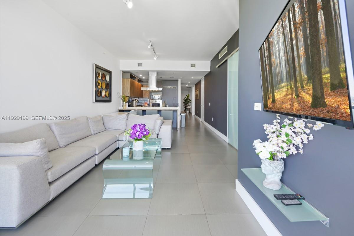 1100 Biscayne Blvd #3104 Miami, FL 33132