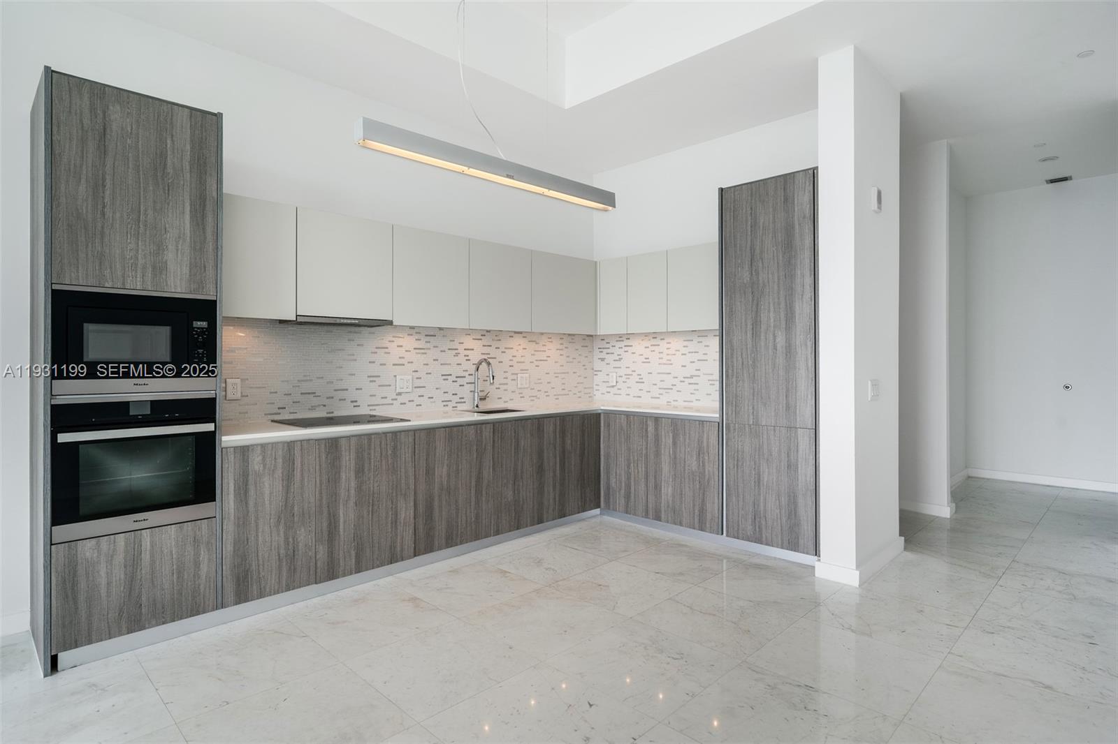 image Biscayne Beach Podium+11