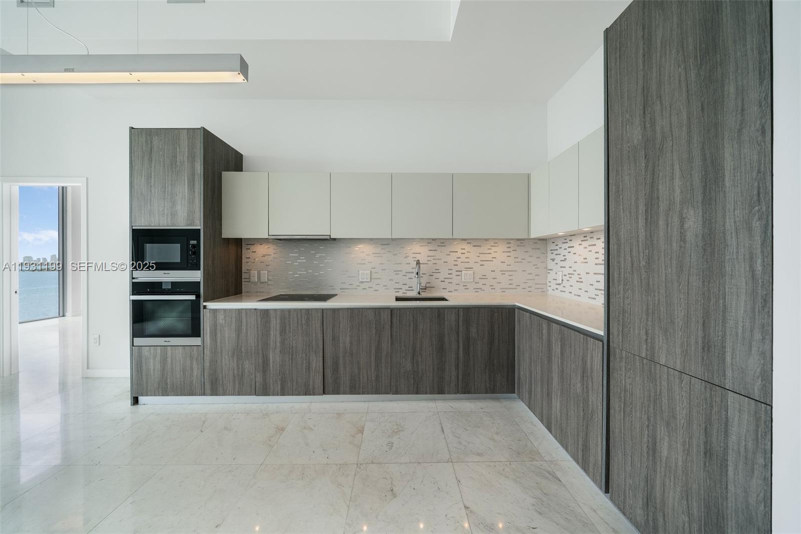 image Biscayne Beach Podium+12