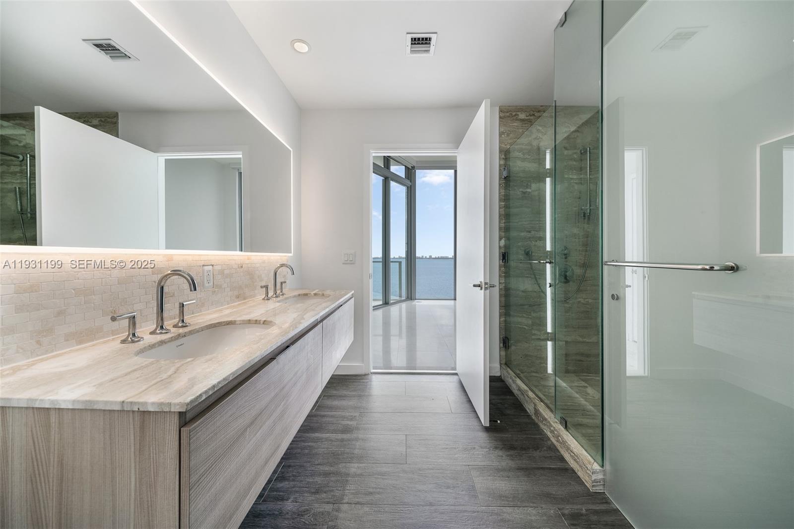 image Biscayne Beach Podium+8