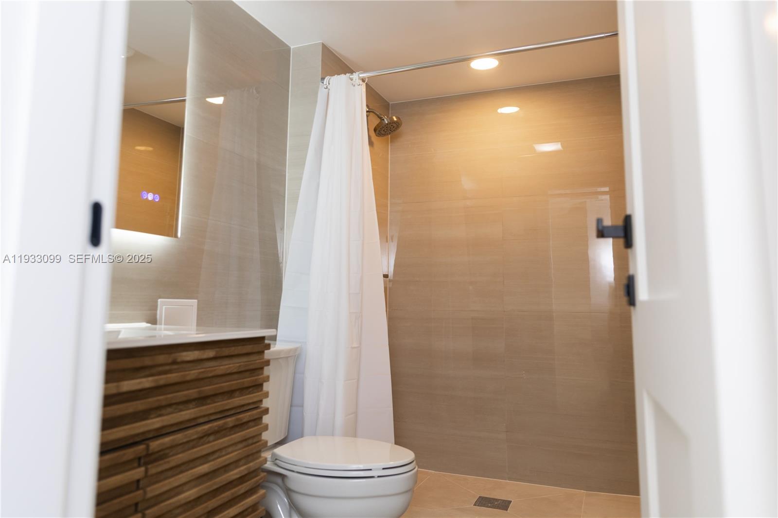 Undisclosed Address Aventura, FL 33180