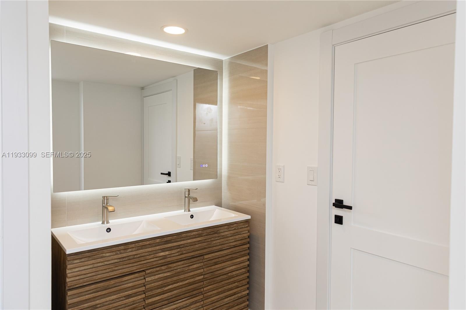 Undisclosed Address Aventura, FL 33180