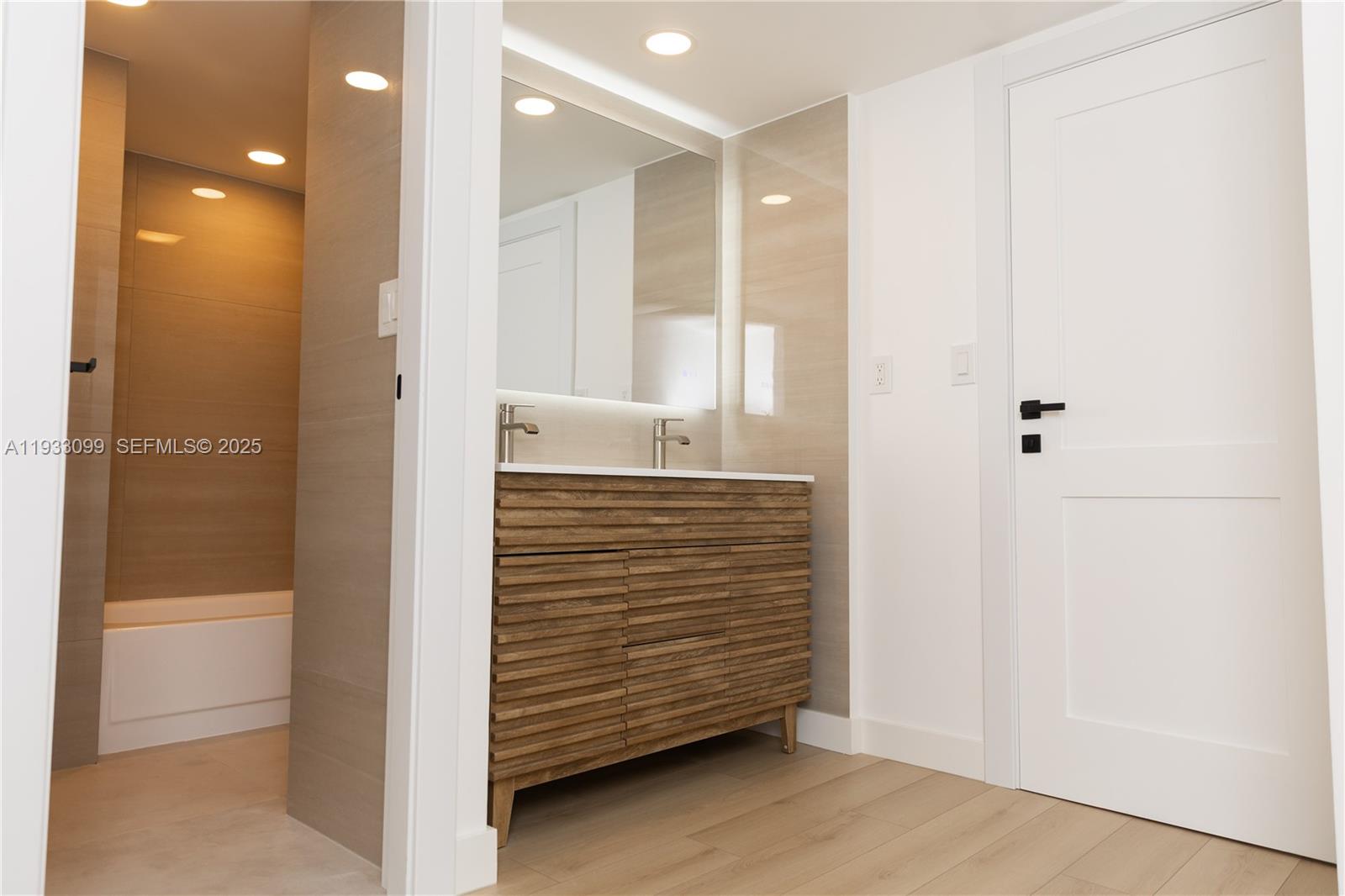 Undisclosed Address Aventura, FL 33180