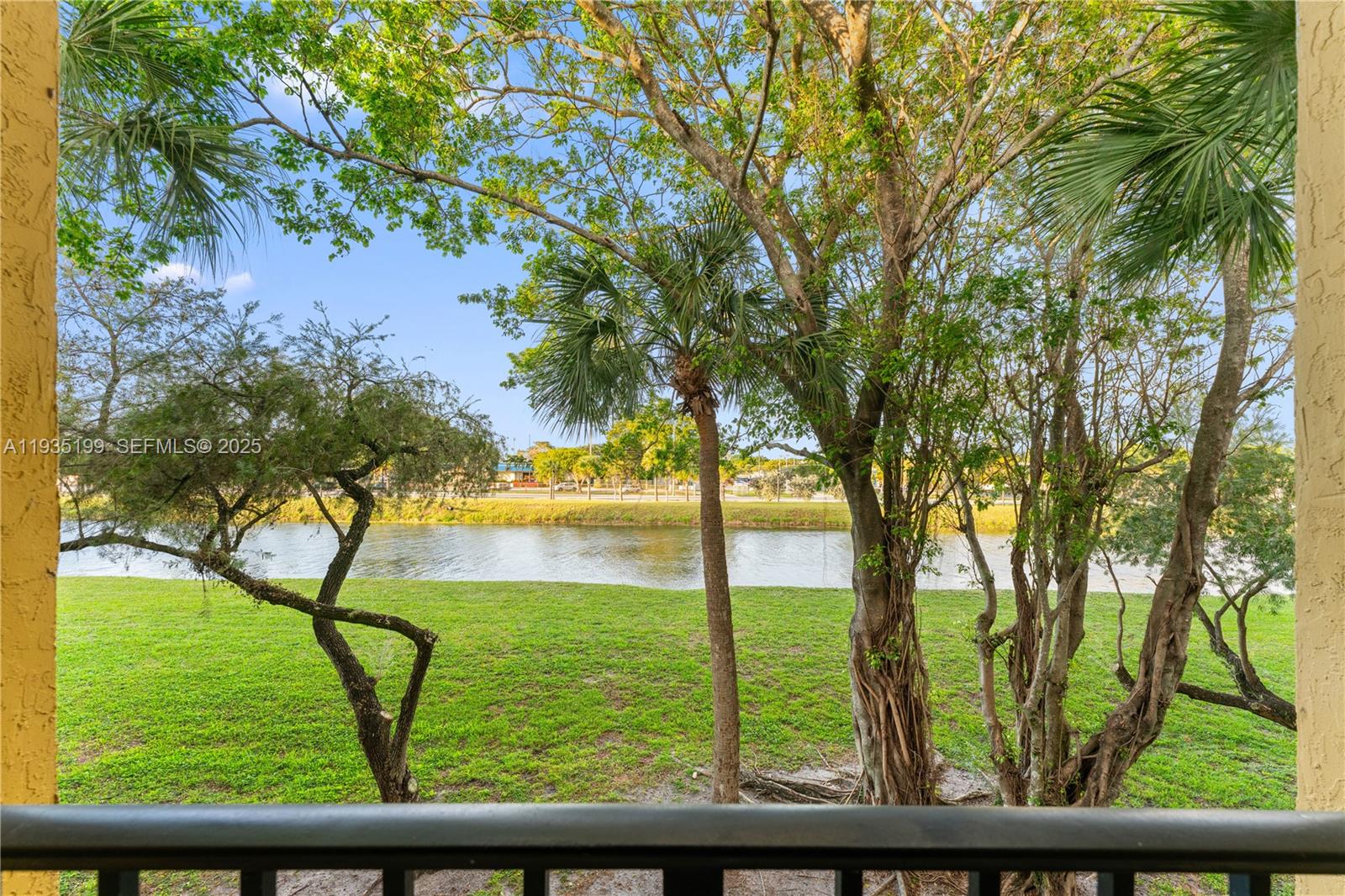 3021 N Oakland Frst Dr #208 Oakland Park, FL 33309