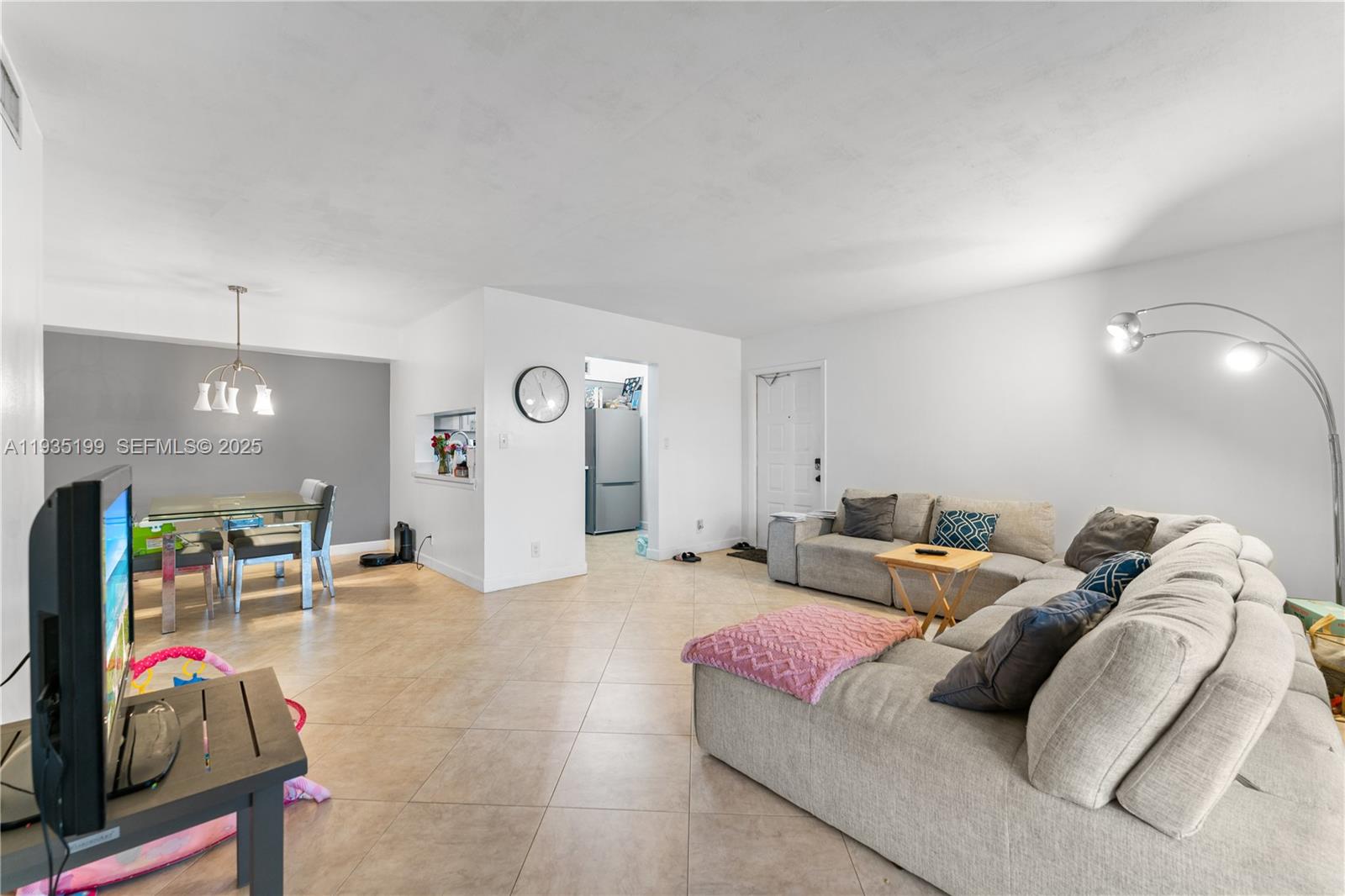 3021 N Oakland Frst Dr #208 Oakland Park, FL 33309