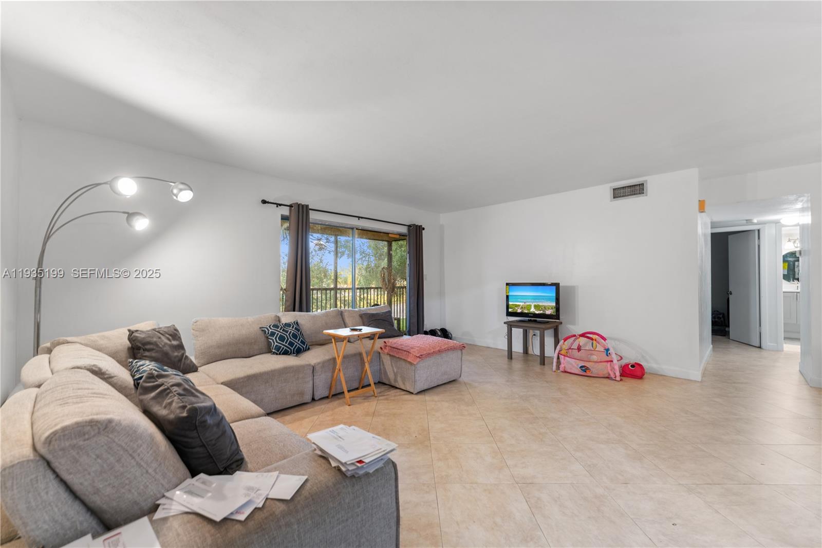 3021 N Oakland Frst Dr #208 Oakland Park, FL 33309