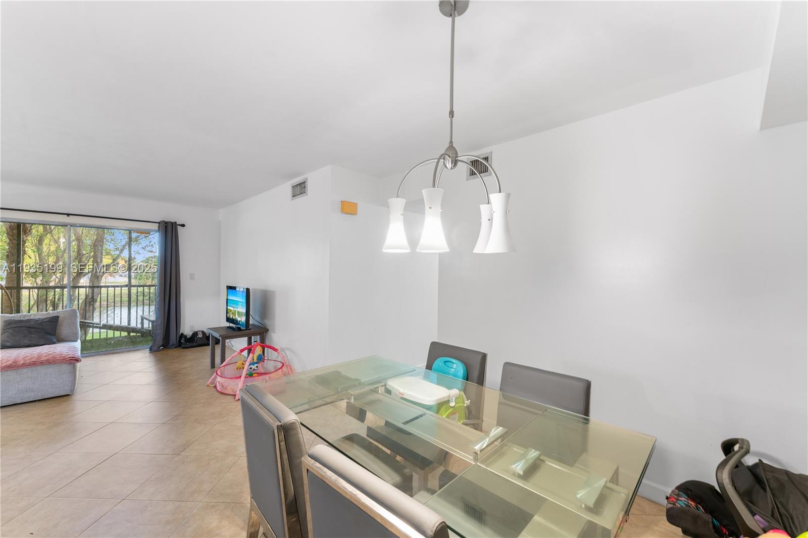 3021 N Oakland Frst Dr #208 Oakland Park, FL 33309