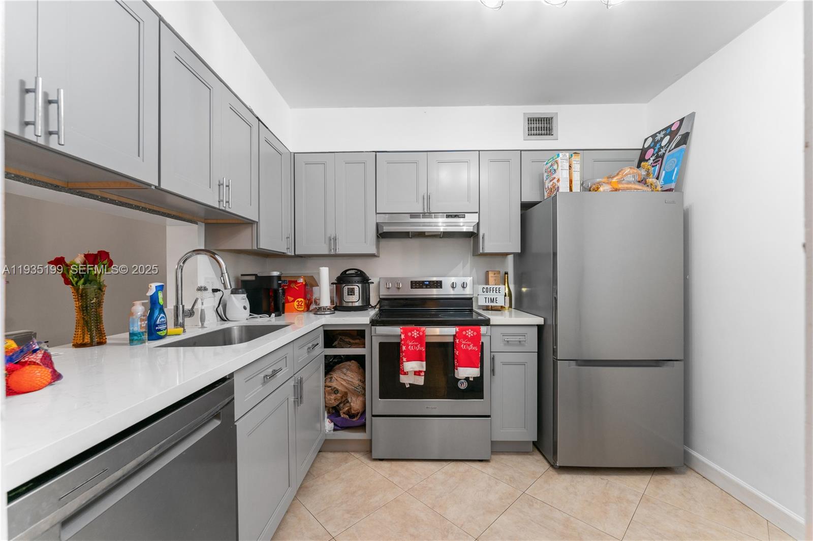 3021 N Oakland Frst Dr #208 Oakland Park, FL 33309