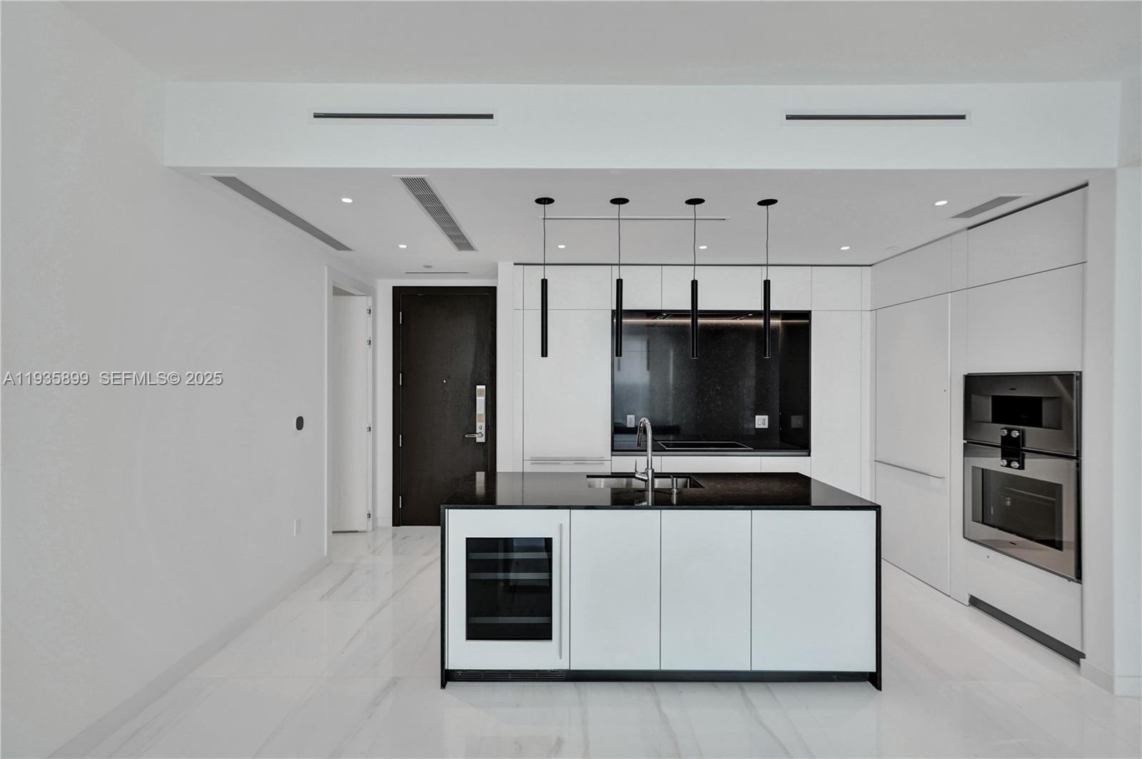 image Aston Martin Residential22