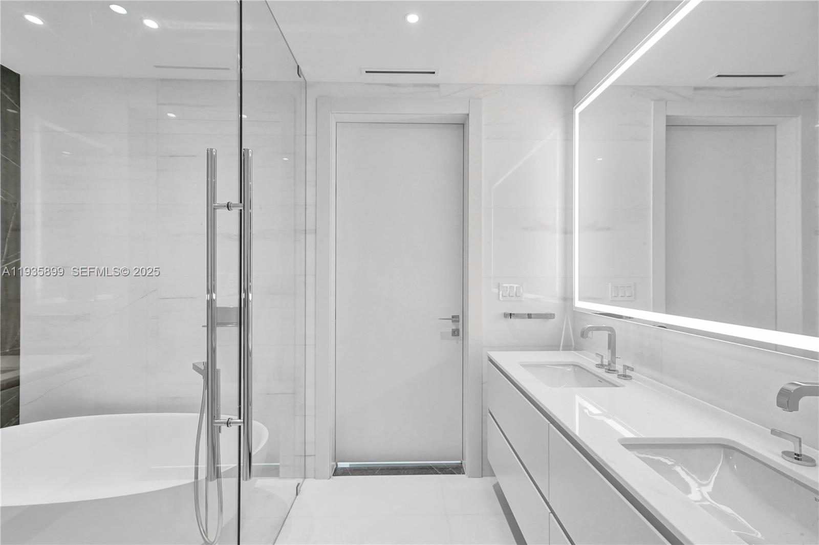 image Aston Martin Residential38