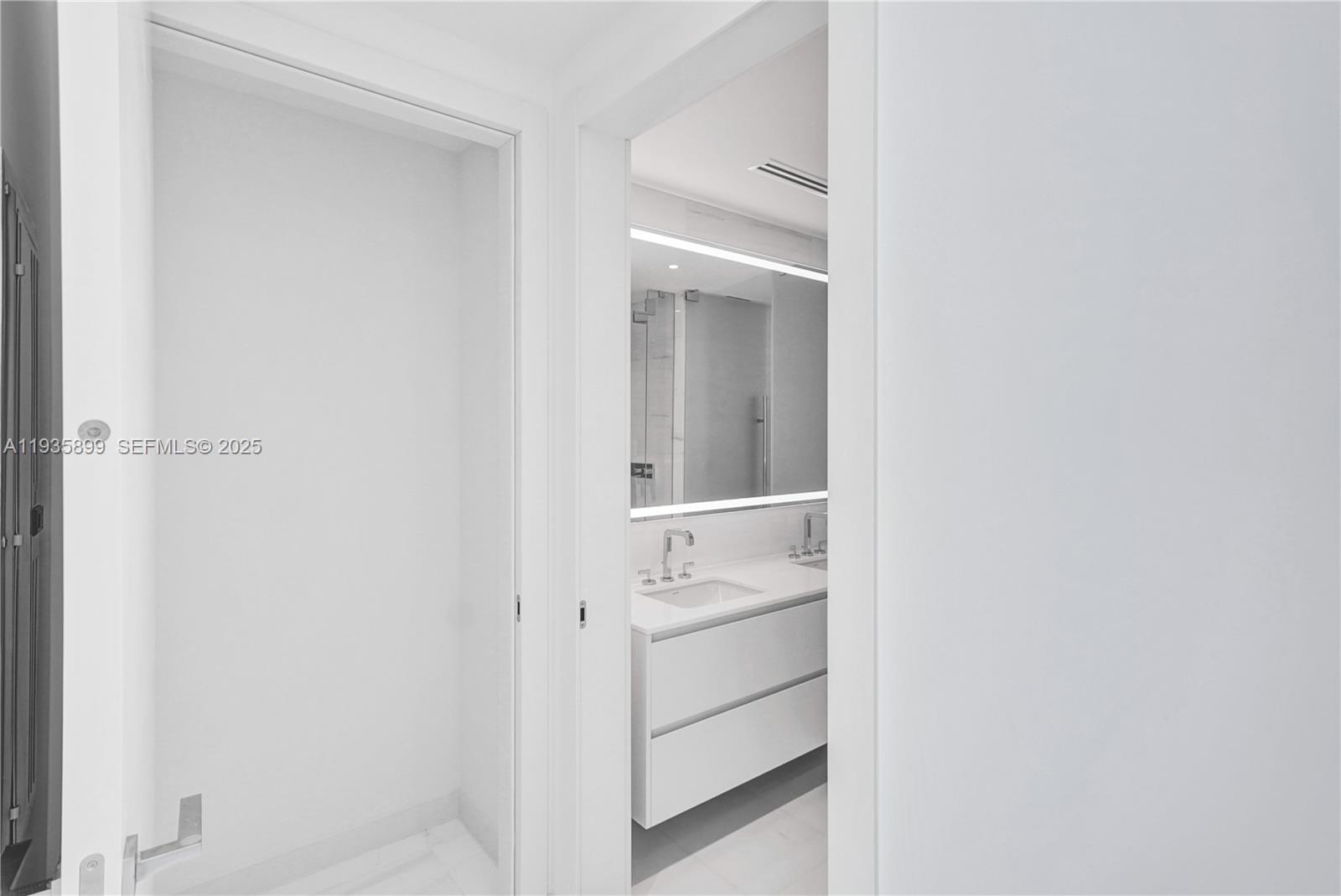 image Aston Martin Residential41