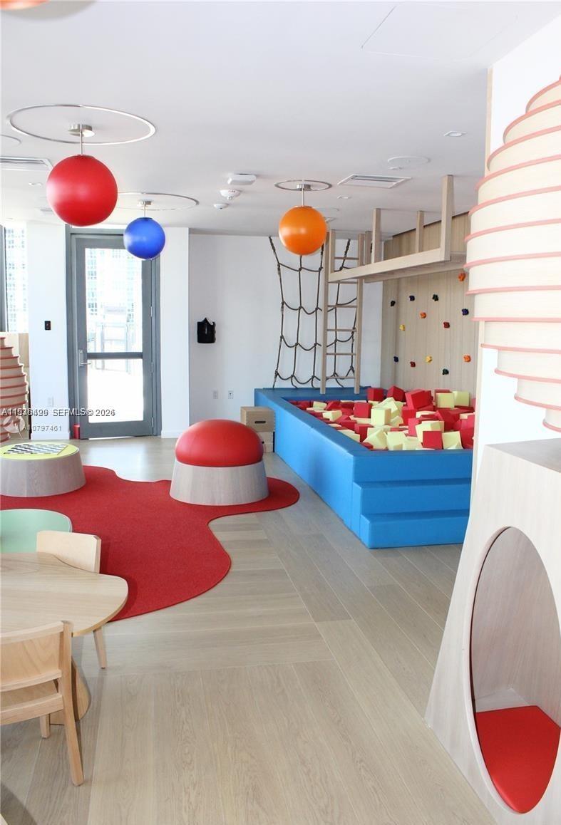 image Brickell Flatiron42