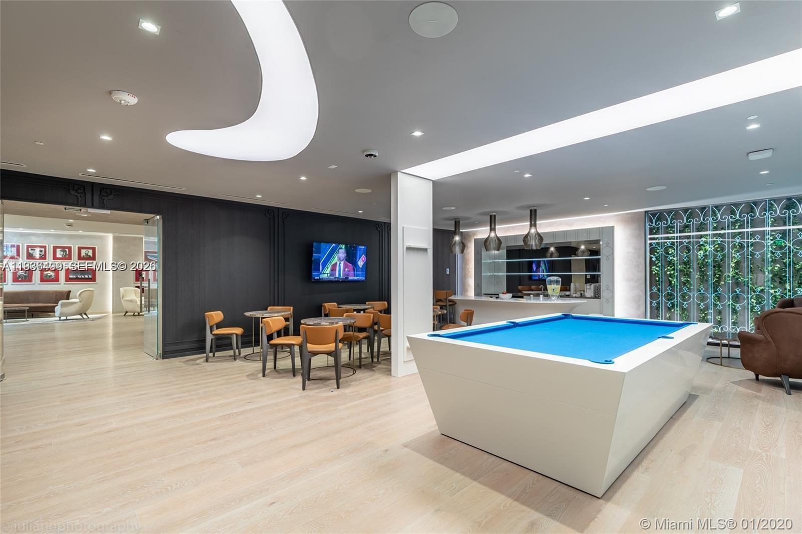 image Brickell Flatiron53