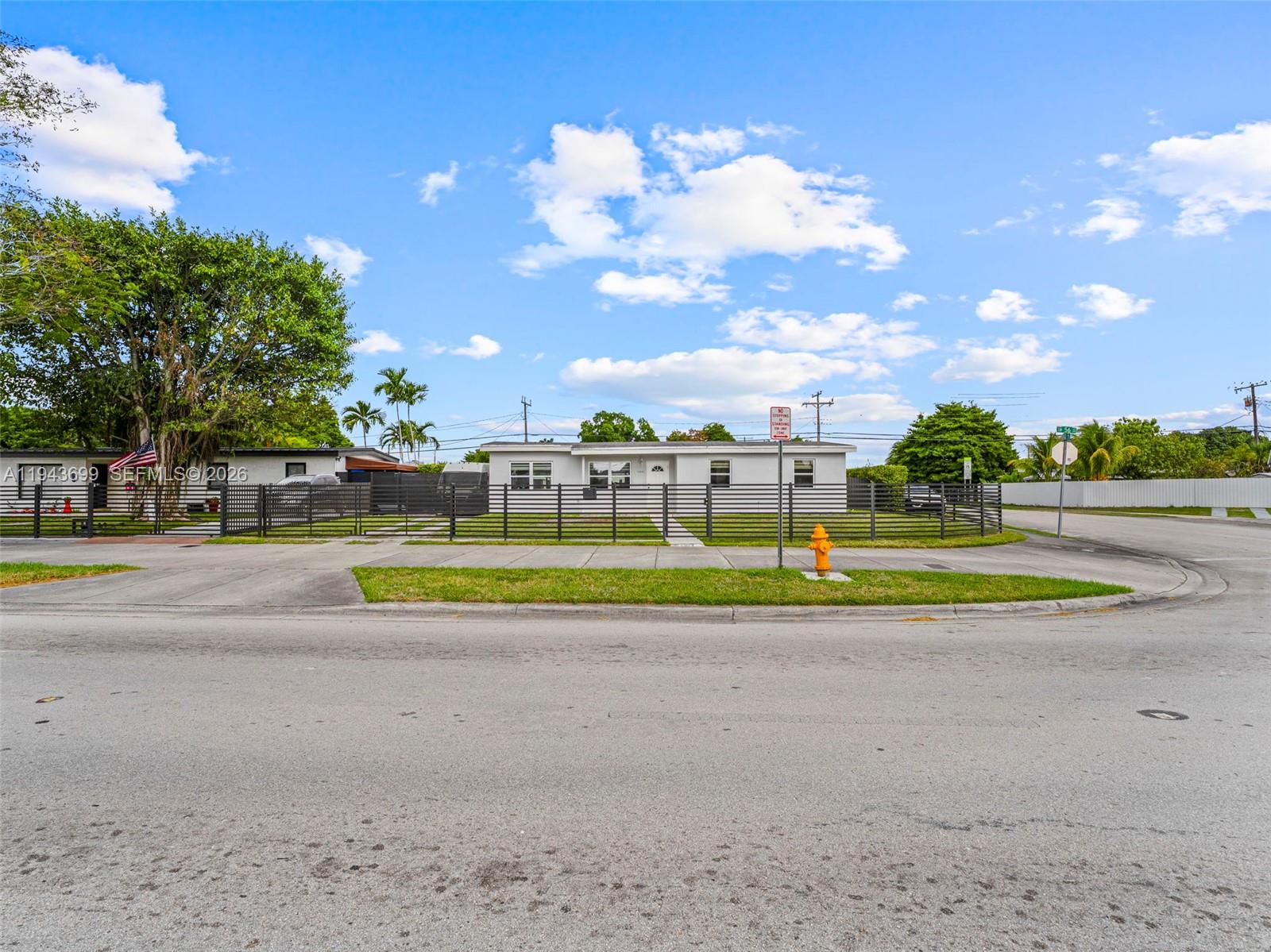 11401 SW 56th St Miami, FL 33165