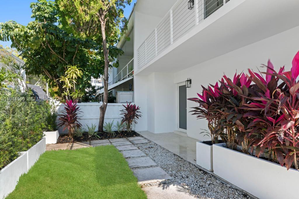 7286 Gary Ave Miami Beach, FL 33141