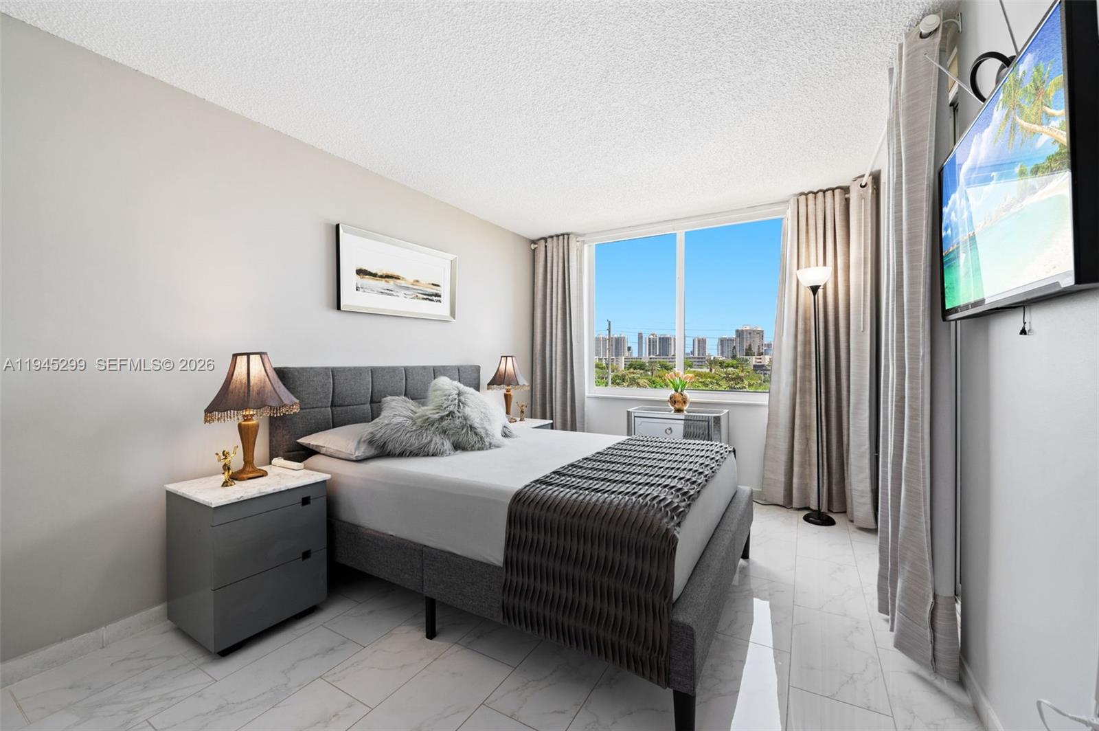 17890 W Dixie #603 North Miami Beach, FL 33160