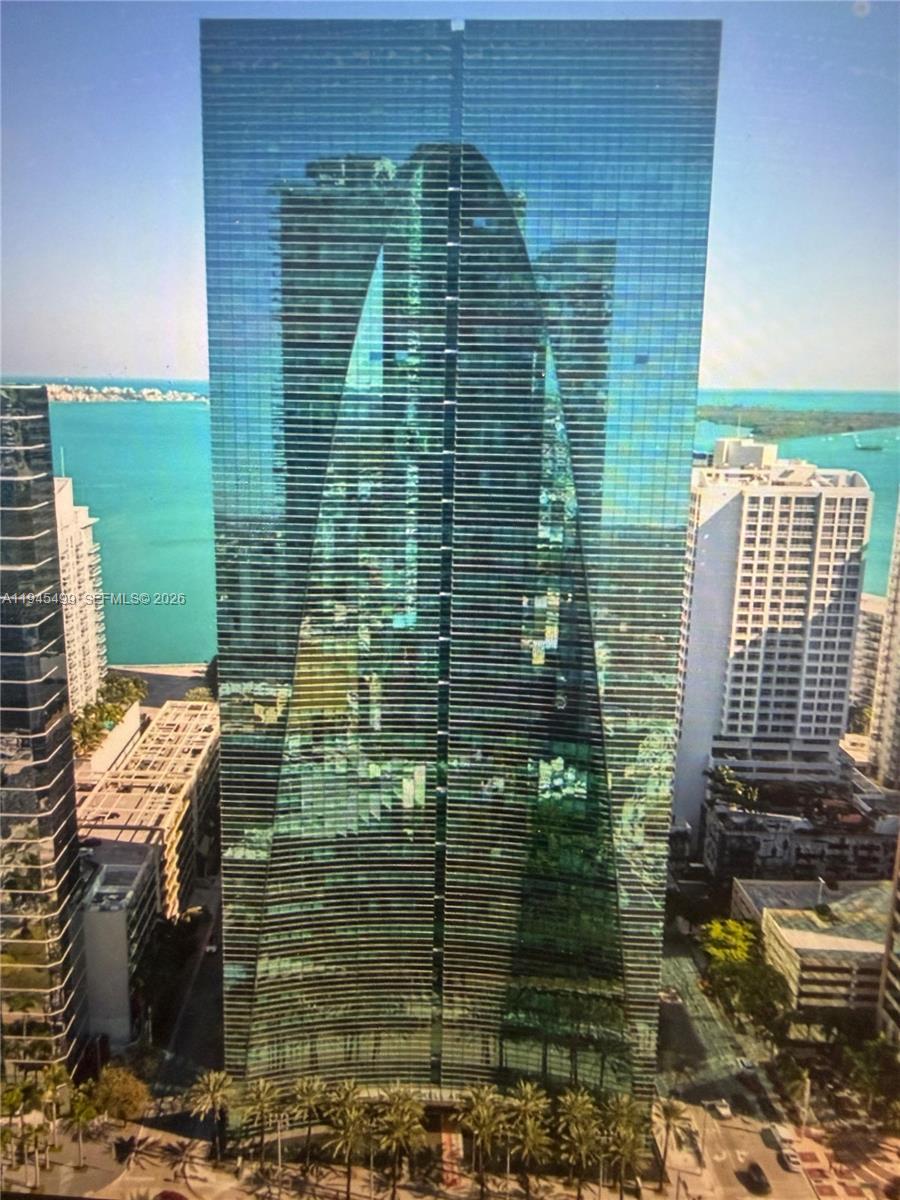 1395 Brickell Ave #2701