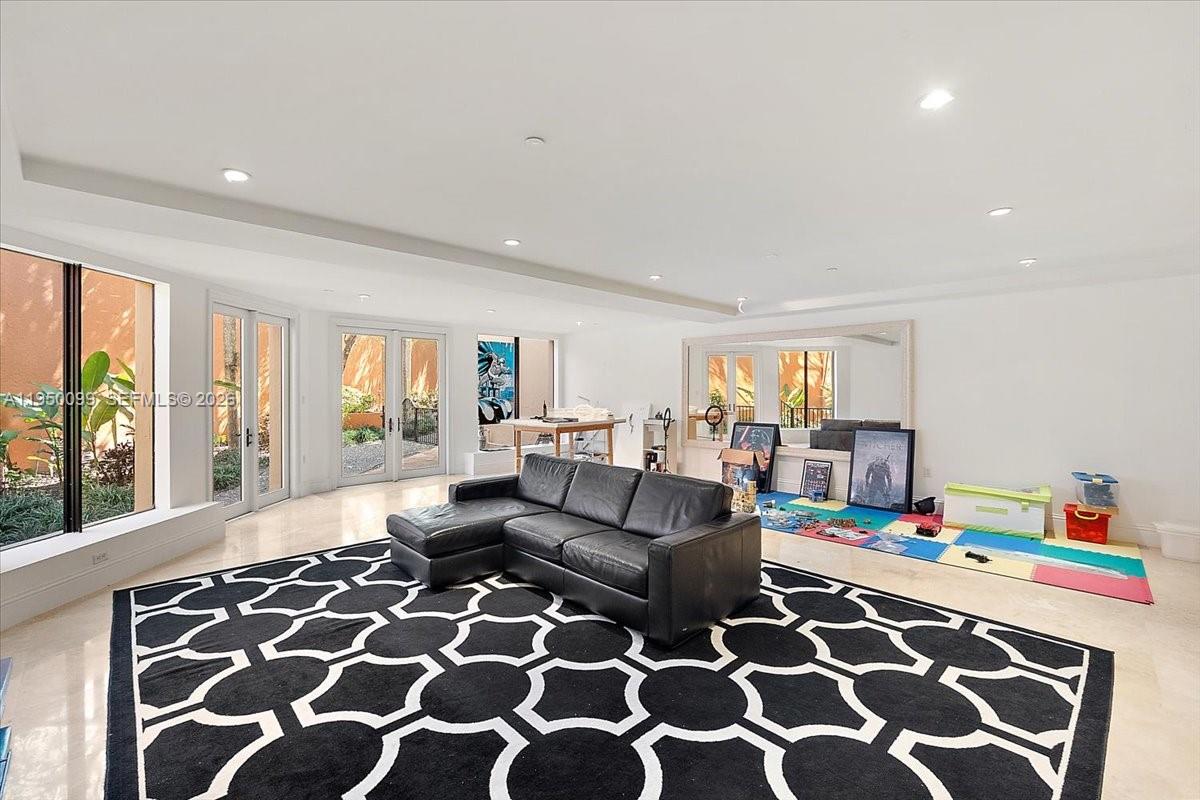 3471 Main Hwy #1240 Miami, FL 33133