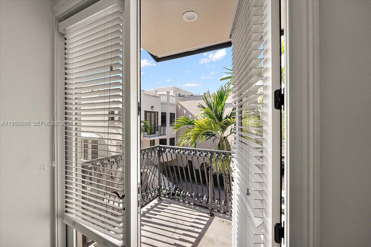 3471 Main Hwy #1240 Miami, FL 33133