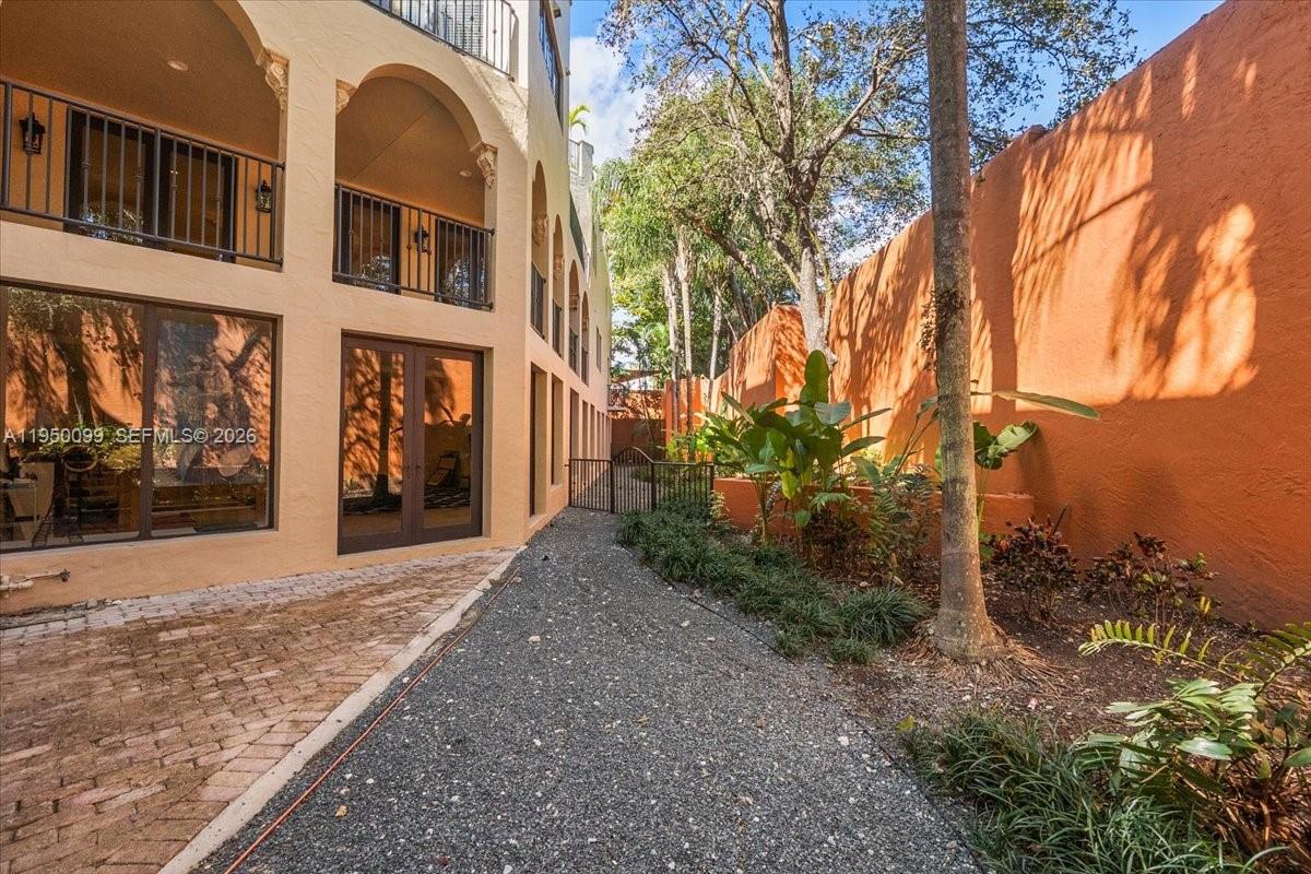 3471 Main Hwy #1240 Miami, FL 33133