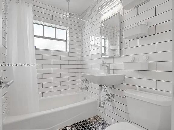 915 SE 8th St #106 Miami Beach, FL 33139