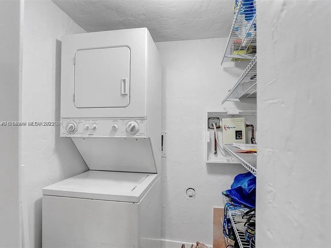 915 SE 8th St #106 Miami Beach, FL 33139