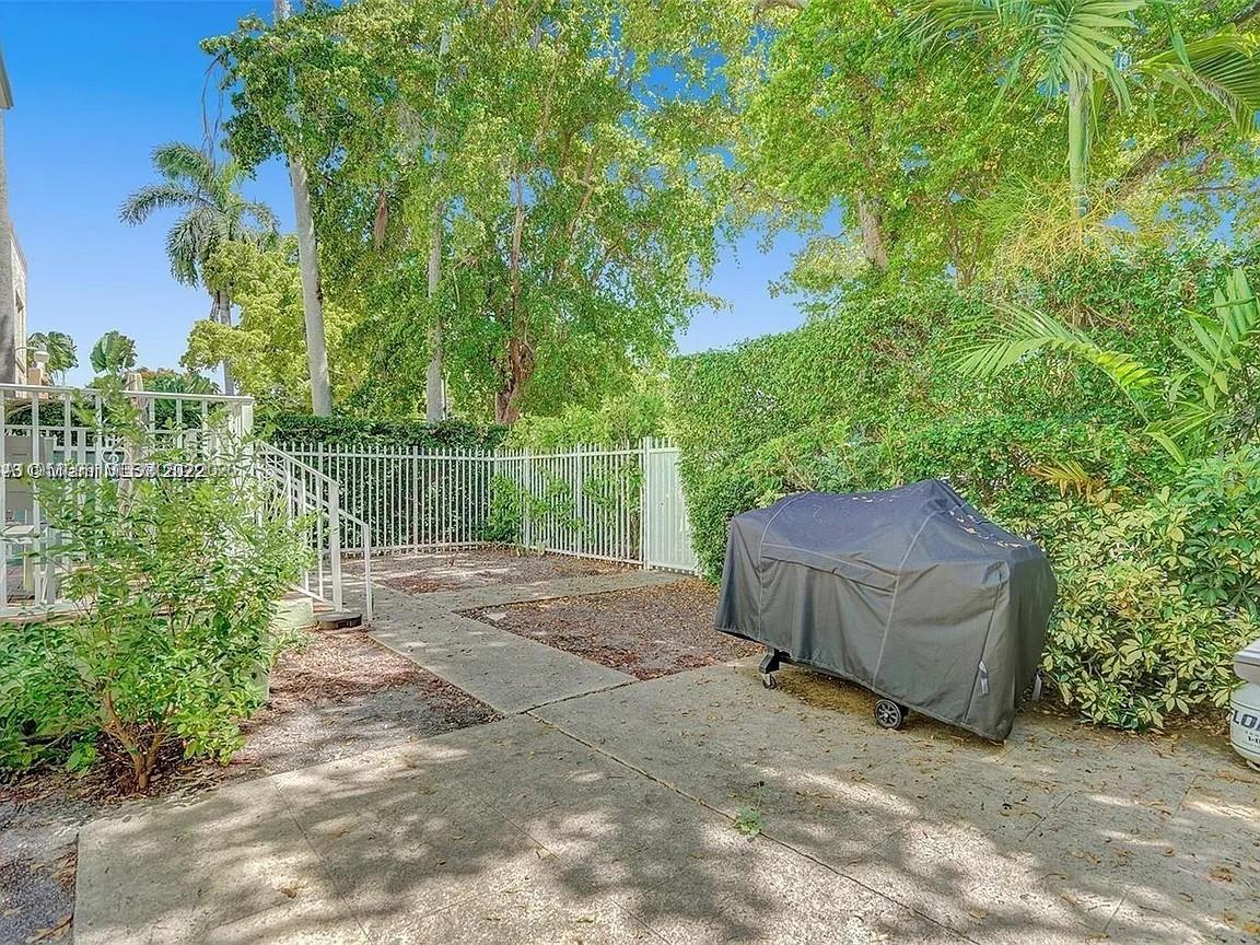 915 SE 8th St #106 Miami Beach, FL 33139