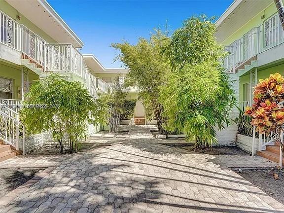 915 SE 8th St #106 Miami Beach, FL 33139