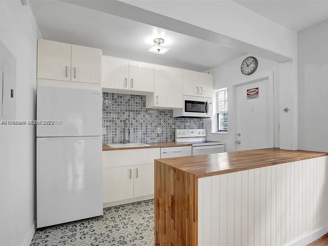 915 SE 8th St #106 Miami Beach, FL 33139