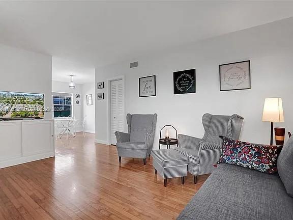 915 SE 8th St #106 Miami Beach, FL 33139