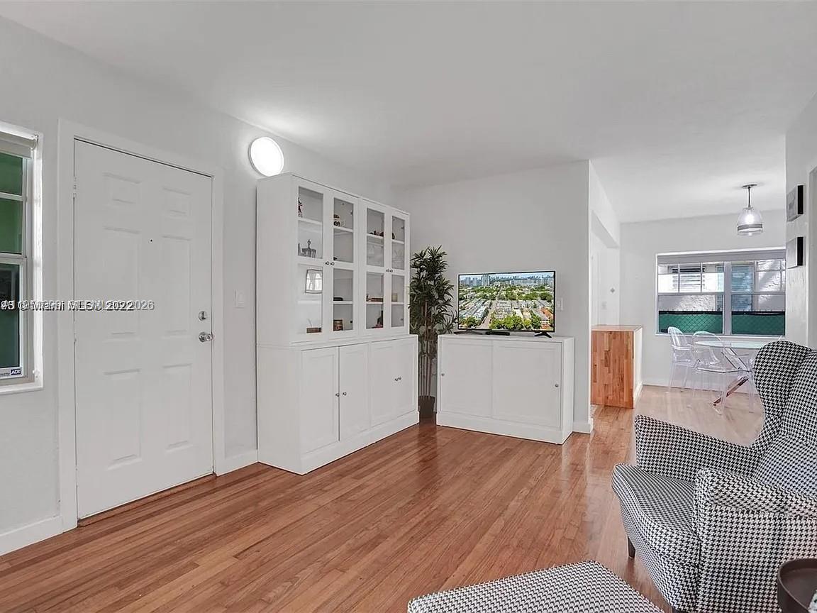 915 SE 8th St #106 Miami Beach, FL 33139