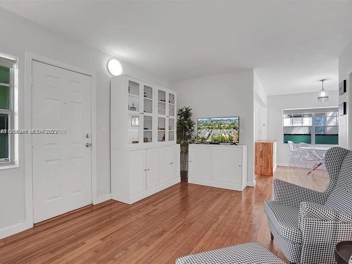 915 SE 8th St #106 Miami Beach, FL 33139