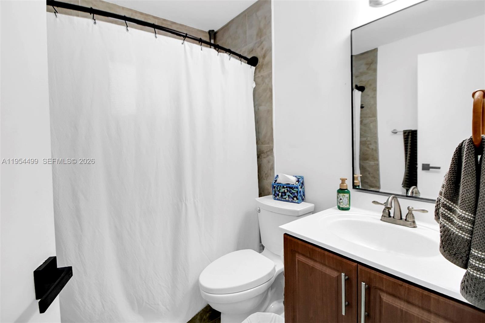 15113 NW 91st Ct Miami Lakes, FL 33018