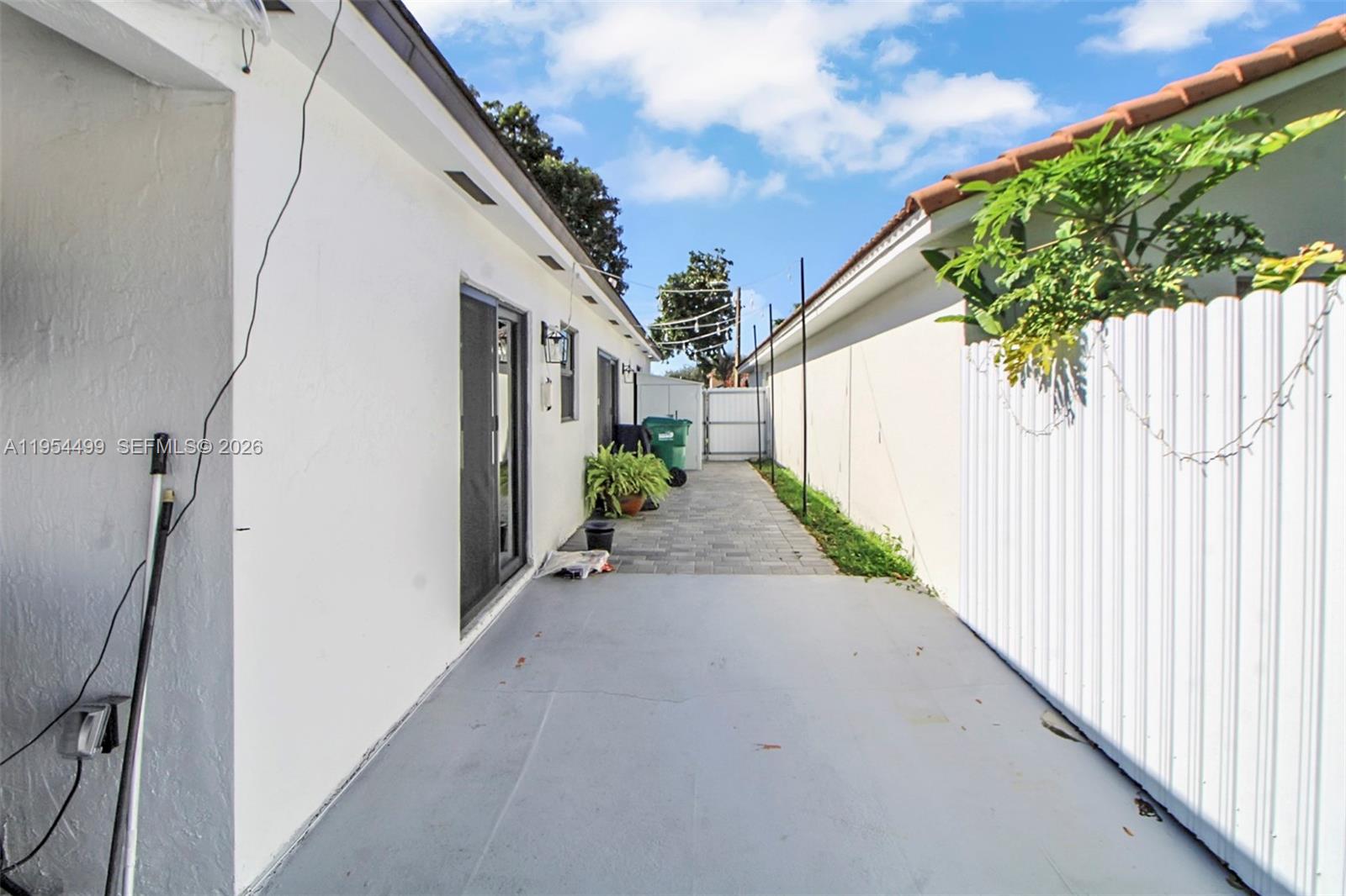 15113 NW 91st Ct Miami Lakes, FL 33018