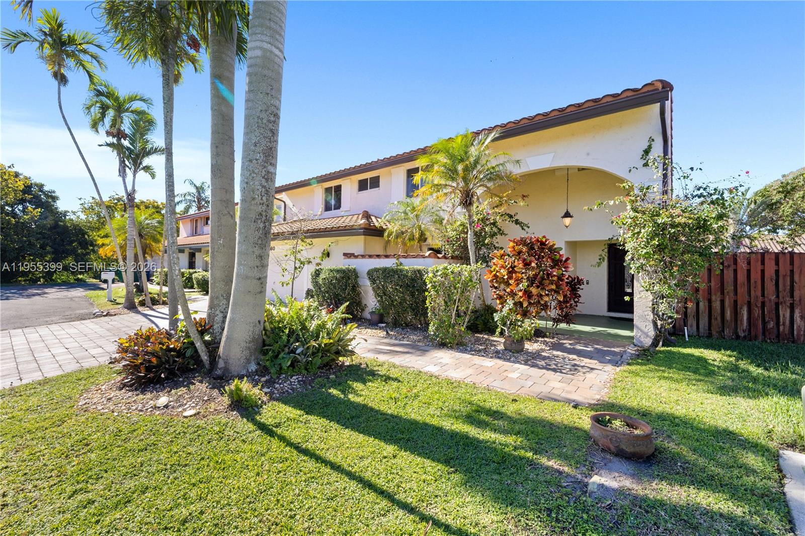 2560 Bass Way Cooper City, FL 33026