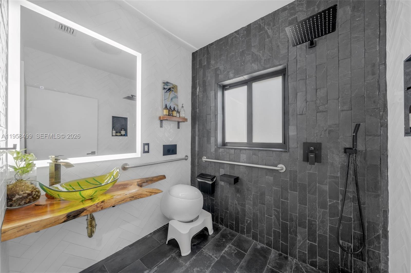 5981 NE 6th Ave Miami, FL 33137