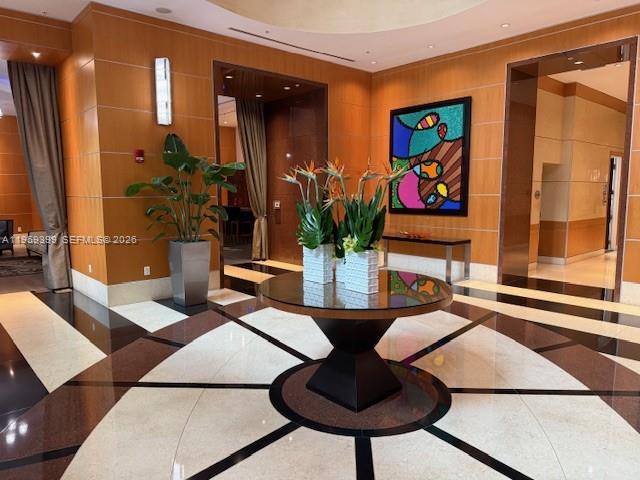 image Vizcayne South20